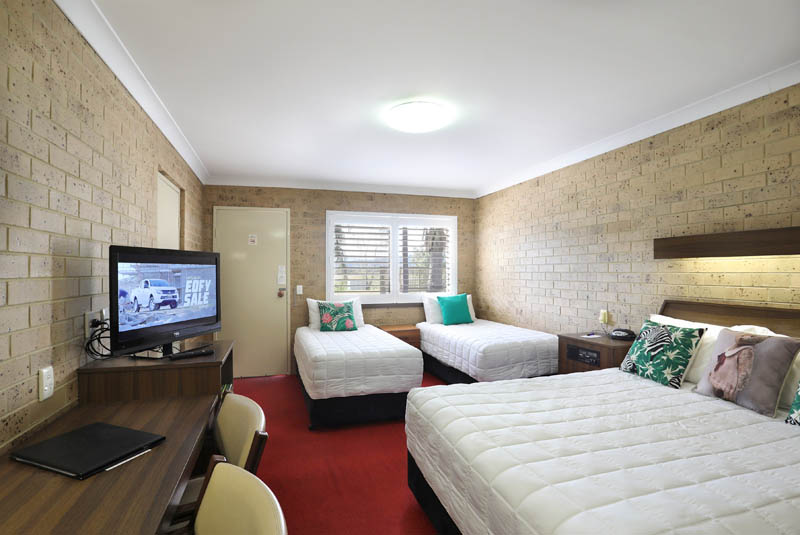 Deluxe Room Family | 1 Queen 2 Single Beds