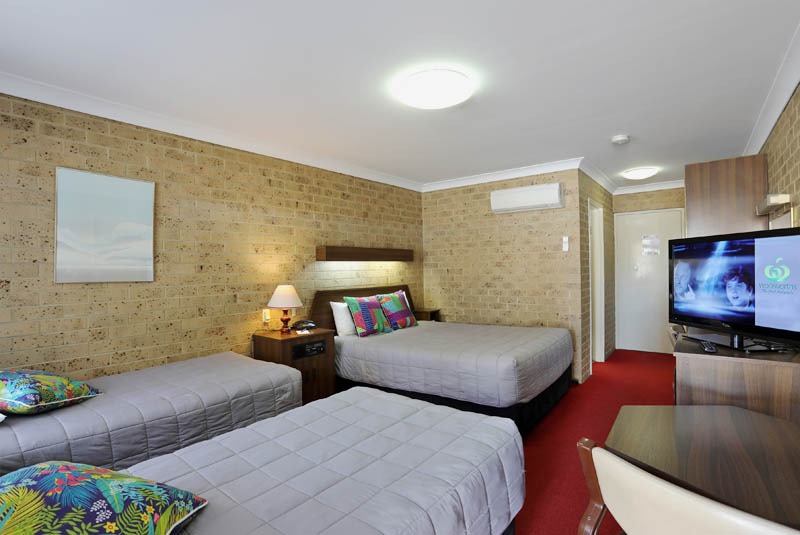 Deluxe Room Family | 1 Queen 2 Single Beds