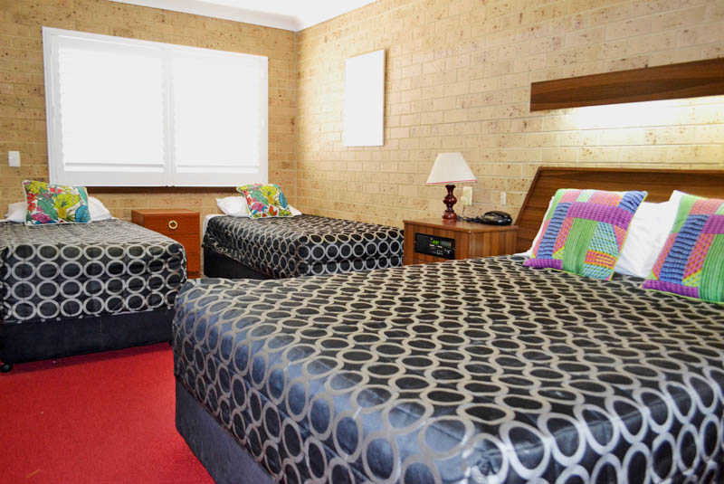 Deluxe Room Family | 1 Queen 2 Single Beds