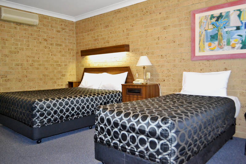 Deluxe Room Twin | 1 Queen Bed 1 Single Bed